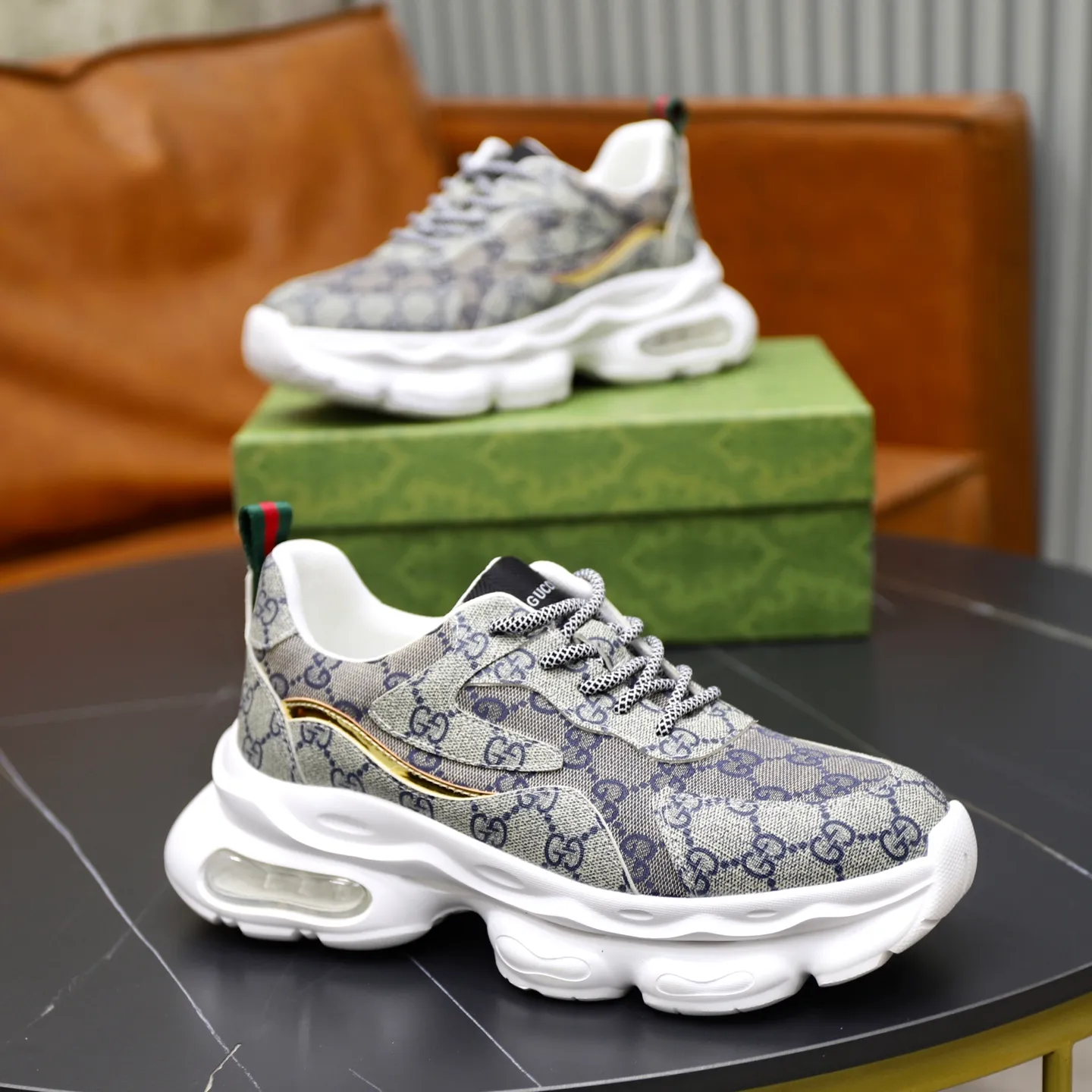 Ex-factory price: 462💰🙅‍♂️🙅‍♂️🙅‍♂️ Brand: Gucci GUCCi Standard code: 38-44 (45 customized) Grade: Same as the official website Material: Original cowhide material spliced with brand cloth Comfortable and breathable lining Lightweight and wear-resistant sports outsole Style category: Men's fashion casual shoes Running sports shoes Distinguished luxury brand elements Top luxury color: actual picture color